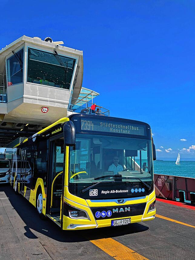 Während des Polizei-Zugriffs befand sich auch der Städtebus auf der Fähre.