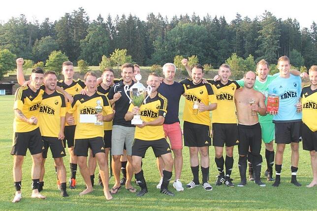 Bild 1: Bilder: SV Nöggenschwiel gewinnt Waldhaus-Cup