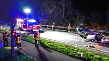 Bei Unfall auf der B313 zwischen Hoppetenzell und Zizenhausen hat sich am Karsamstagabend ein Auto überschlagen.