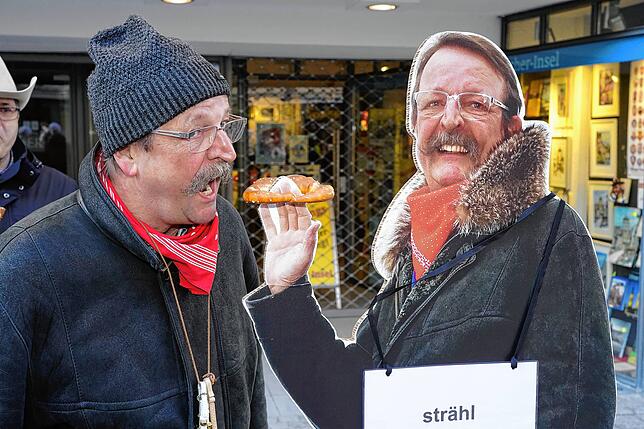 Bild 8: Narros flanieren bei Kaiserwetter durch die Innenstadt