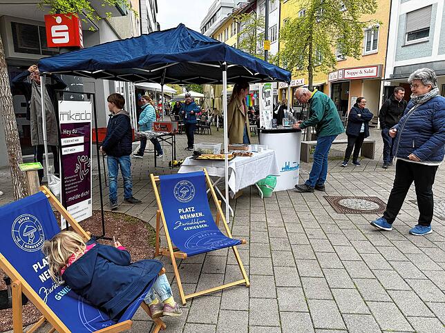 Bummeln, die Seele baumeln lassen, und Platz nehmen, wo es gemütlich ist – der verkaufsoffene Sonntag im Hafen bietet alles dafür.