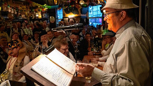 Bild 21: 60 Jahre Dorferschoppen: So viele fröhliche Männer auf einem Haufen!