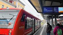 Die Regionalbahn 31, die auf der Bodenseegürtelbahn-Strecke verkehrt, am Bahnhof in Friedrichshafen.