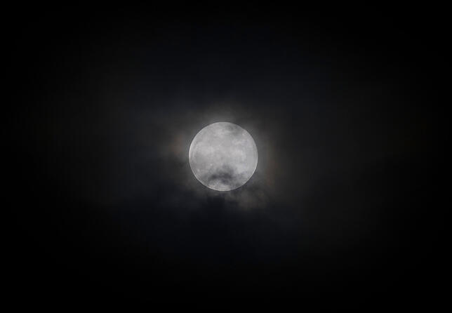 Supermond über NRW Da in der Pubertät weniger Melatonin ausgeschüttet wird, verschiebt sich die Einschlafzeit Richtung Mitternacht.