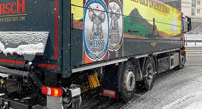 Mit Schneeketten waren Lastwagen auf den Straßen im Landkreis Waldshut deutlich besser und vor allem sicherer unterwegs.