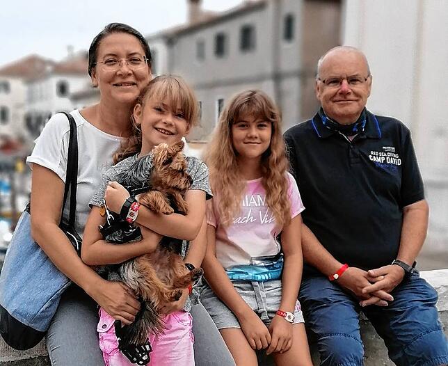 Familie Mink hat mit Yorkshire-Terrier Idefix einen neuen Freund gefunden – auf Lebenszeit.