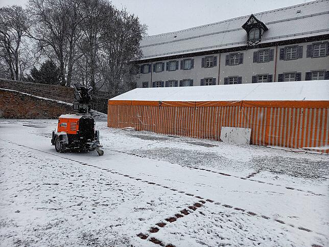 Nach dem Regen am Wochenende, der den Rietgarten in eine Schlammwüste verwandelt hat, legt sich am Montag der Schnee wie ein sanfter ...