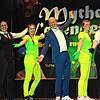 Bürgermeister Jonathan Berggötz wird in die Nummer der Rope-Skipper eingebunden und springt aus einem kurzen Film live auf die Bühne – ...