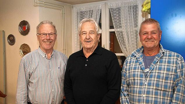 Veränderungen gibt es im Vorstand des Männergesangvereins Liederkranz Wutöschingen (von links): Manfred Boll ist neuer Schriftführer und ...