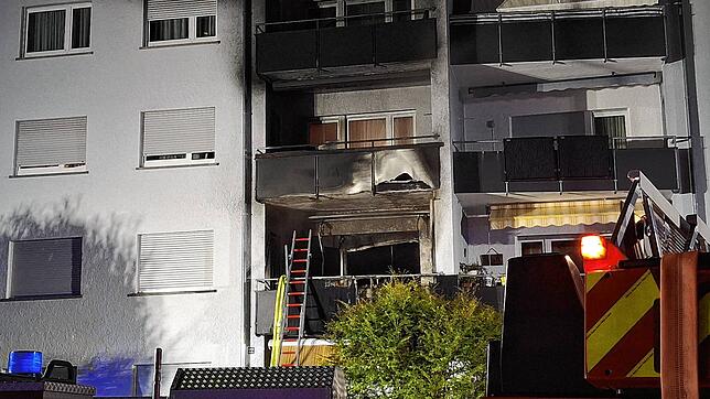 In der Nacht von Dienstag auf Mittwoch, 18. Juni, hat es in einer Wohnung in der Hohenhewenstraße gebrannt. Das Feuer hat sich über die ...