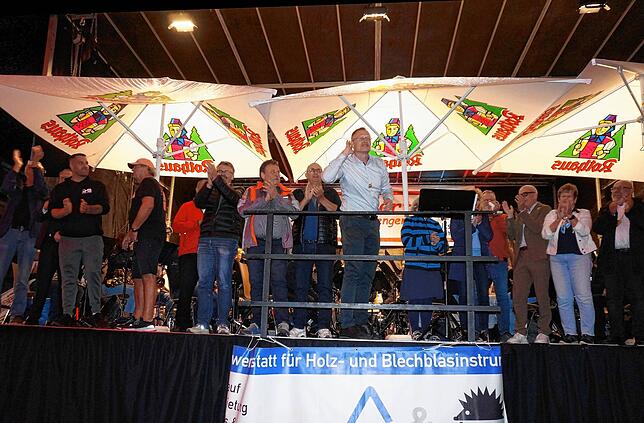 Bild 19: Stadtmusik Tiengen spielt zum Abschluss des Schwyzertags: Das sind die Bilder