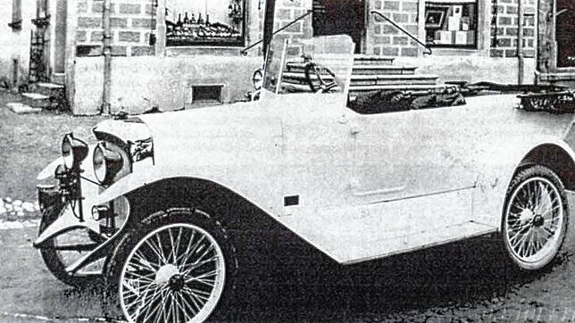 Ein Automobil des Singener Herstellers Hildebrand wurde vor rund 100 Jahren auf der heutigen Erzbergerstraße in Singen fotografiert.