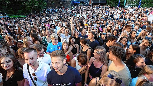 Bild 11: Die besten Bilder vom Bausa-Konzert beim Hohentwiel-Festival Teil 4