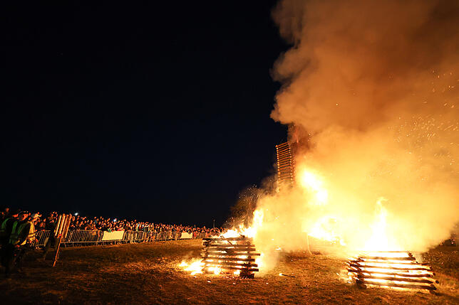 Bild 19: Litzelstetten 2025: Diese Funkenfeuer-Bilder fangen die Tradition perfekt ein!