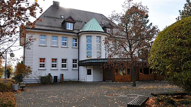 In der Laufenschule war bis 2016 eine Förderschule untergebracht. Nun soll das ehemalige Schulgebäude der Gemeinde Rhina zwei Jahre lang ...