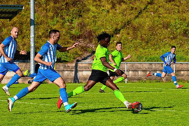 Bild 22: SV Karsau verteidigt die Tabellenspitze durch einen 4:2-Erfolg gegen Verfolger Spvgg. Wehr