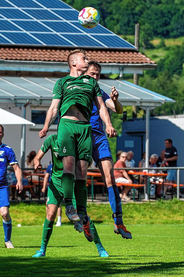 Bild 9: FC Weizen rettet sich durch das 2:1 beim SV Rheintal vor dem Direktabstieg &ndash; und wir haben Bilder!