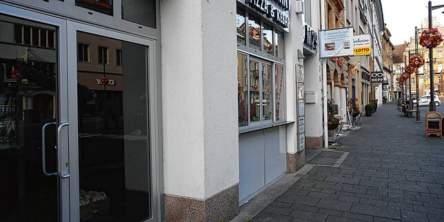 Marktstätte 3 im September. Pizza und Döner gibt es hier nun – das schmeckt aber nicht allen Anwohnern.
