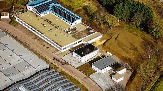 Die Tierklinik Stockach soll in die ehemaligen Räume der Firma Lefo ziehen. Das Hauptgebäude links soll die Kleintierklinik, die ...