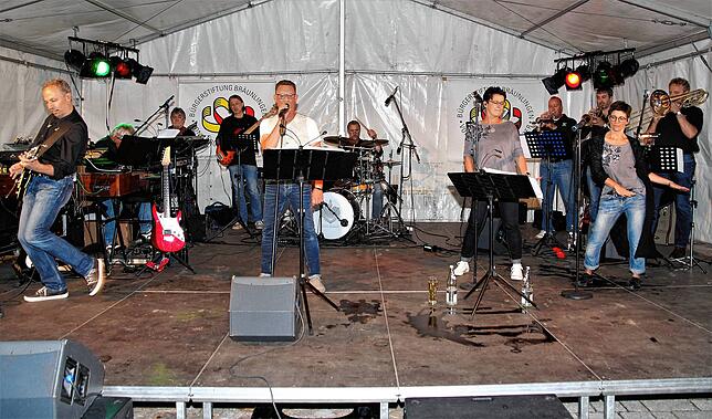 Die Bregi House Band bei einem Konzert im Dezember 2019.