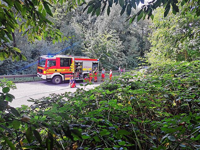 Die Feuerwehr war im Einsatz und musste eine Person aus einem Pkw bergen.