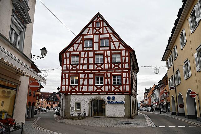 Ins Volksbankgebäude zieht in ein paar Jahren Kultur ein. Ob es das Stadtmuseum oder die Stadtbücherei sein wird, ist noch offen.