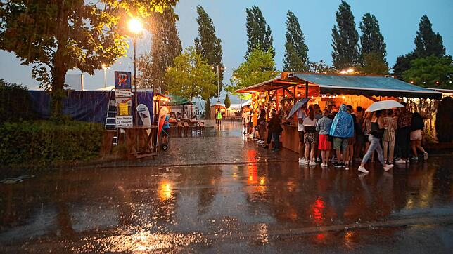 Bild 35: Das Wein- und Fischerfest 2022 ist gestartet. Hier sind die Bilder des ersten Abends