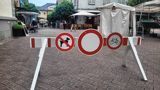 Hunde und Fahrräder sind auf dem Wochenmarkt verboten, doch daran halten sich vermeintlich nicht alle. Und auch am Abendmarkt gibt es ...