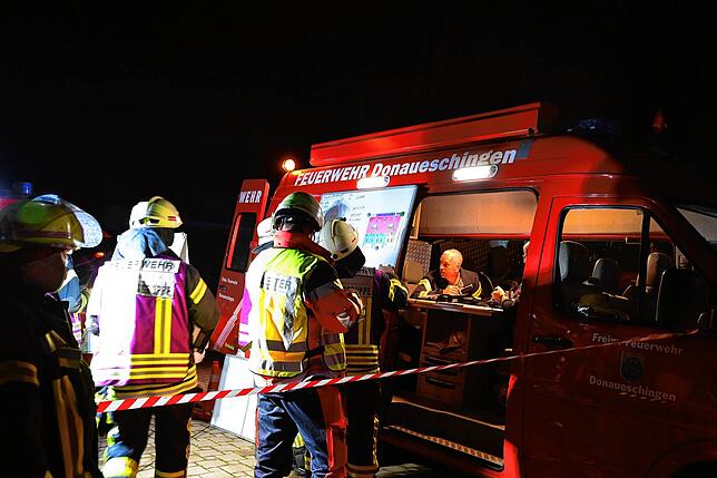 Bild 31: Brandnacht in Wolterdingen: Die Bilder vom Feuerwehreinsatz und dem Vormittag danach