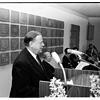 Der Stockacher Landrat Viktor Huber von Gleichenstein hält eine Rede im Sitzungssaal des Landratsamtes Stockach.
