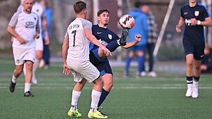 Wichtiges Tor: Elias Drews – hier gegen Romano Berger im Hinspiel – traf kurz vor der Pause zum 2:0 für den VfB Waldshut beim 3:0 gegen ...