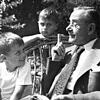 Thomas Mann mit den Enkeln Frido und Toni um 1947. Bild: Deutsches Literaturarchiv Marbach