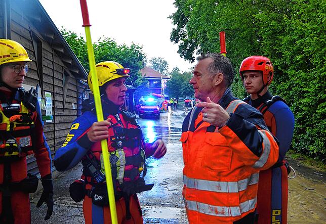 Bild 43: Bilder vom Unwetter in Markdorf: Evakuierung des Campingplatzes