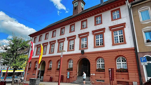 Triberg sucht einen neuen Rathauschef – Gallus Strobel tritt nicht mehr an. Seine Nachfolgerin oder sein Nachfolger wird am 9. November ...