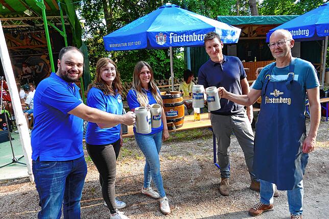 Bild 1: Döggingen im Feierlaune: Waldfest zieht Hunderte Besucher an - die schönsten Bilder