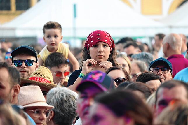 Bild 8: Fäaschtbänkler begeistern 5000 Fans beim letzten Schloss Salem Open Air – Die besten Bilder!
