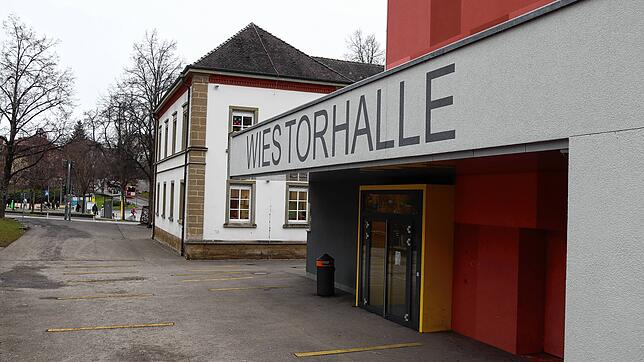Der Eingang der Wiestorhalle: Hier sollen sich im Falle eines Stromausfalls Bürger treffen können, um Hilfe und Auskunft zur jeweiligen ...