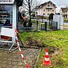Neben dieser Bäckerei in Gailingen steht normalerweise ein Geldautomat, den haben unbekannte Diebe aber mit einem Radlader gestohlen.