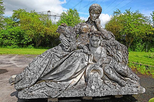 So sah die Skulptur vor der Restaurierung aus: Der Zahn der Zeit hatte „Mutter Baar“ binnen 150 Jahren doch recht zugesetzt.