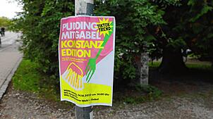 Am Samstag, 4. Oktober, treffen sich junge Menschen zum gemeinsamen Pudding-mit-Gabel-Essen. Das Plakat im Herosé-Park weist auf diese ...