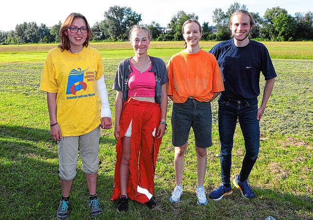 Da strahlen sie wieder: Die Patienten-Darsteller Vanessa Tröger, Annika Gruber, Sophia Müller und Felix Hohenberger (von links) von der ...