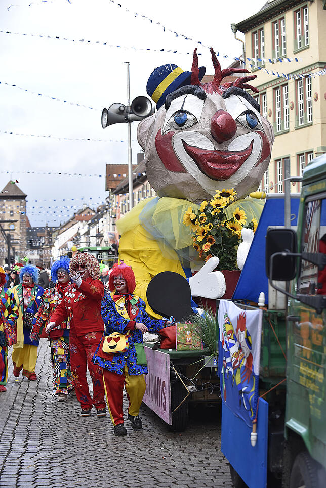 Bild 8: Bilder vom Umzug der Südstadtclowns am Fasnetmontag (Teil 2)
