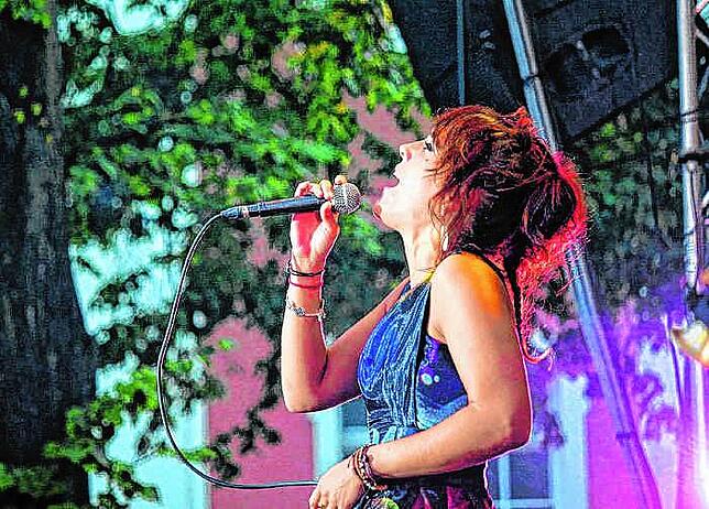 2015: Was für eine Stimme: Die französische Sängerin Zaz reißt das Publikum vor fünf Jahren mit. Der Schlossplatz ist bei dem Konzert ...