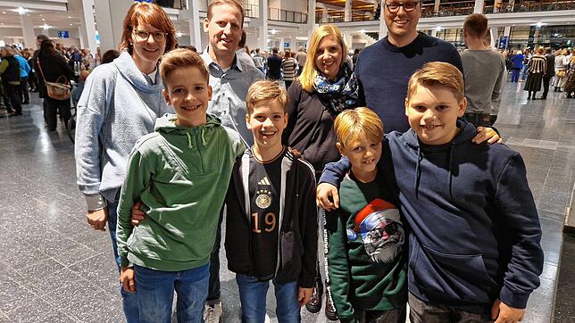 Familie Radl und Familie Jörg aus Friedrichshafen waren bei &bdquo;Wetten, dass...?&ldquo; dabei. Sonja und Marc Radl, Martina und ...