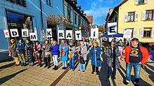 Die „Omas gegen Rechts“ zeigen am Samstag im Rahmen der Aktionen unter dem Motto „Schopfheim bleibt bunt“ Flagge für Demokratie in der ...