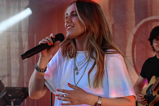 Bild 29: 1500 Fans feiern Sophia beim Sound Beach Festival
