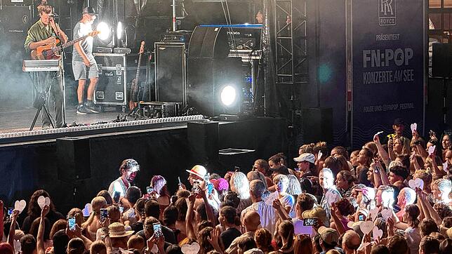 Bild 8: Alvaro Soler in Friedrichshafen: Konzert begeistert Besucher am Seeufer (Teil 2)