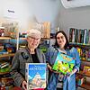 Christiane Lange (Diplom-Bibliothekarin) und Marjana Jürck (Fachangestellte für Medien- und Informationsdienste) von der Stadtbibliothek ...