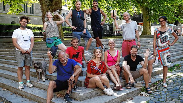 &bdquo;Tschüß! Ihr wart ein tolles Publikum!&ldquo; Den Schauspielerinnen und Schauspielern, die in der kommenden Spielzeit nicht mehr ...