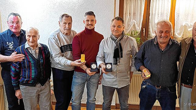 Ehrungen beim Boxring Klettgau (von links): Hubertus Bartholomä, Paul Kaschel (90 Jahre alt), Hartmut Hirz (60 Jahre Mitglied), Patrick ...